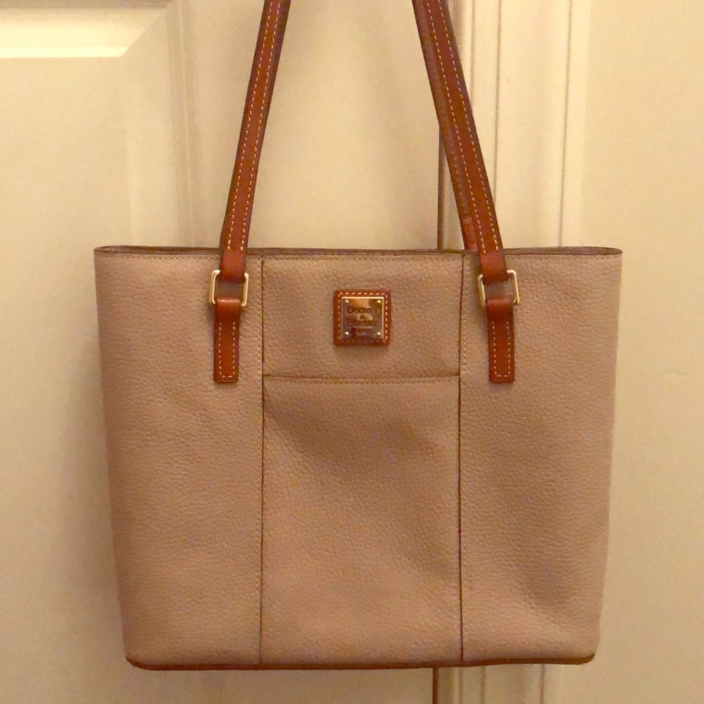 ❤️Excellent condition Dooney & Bourke purse❤️
